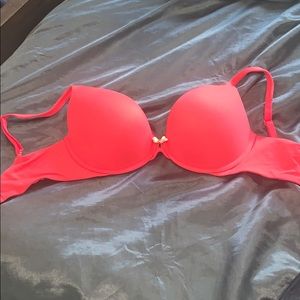 Victoria’s Secret bra body by Victora size 32ddd